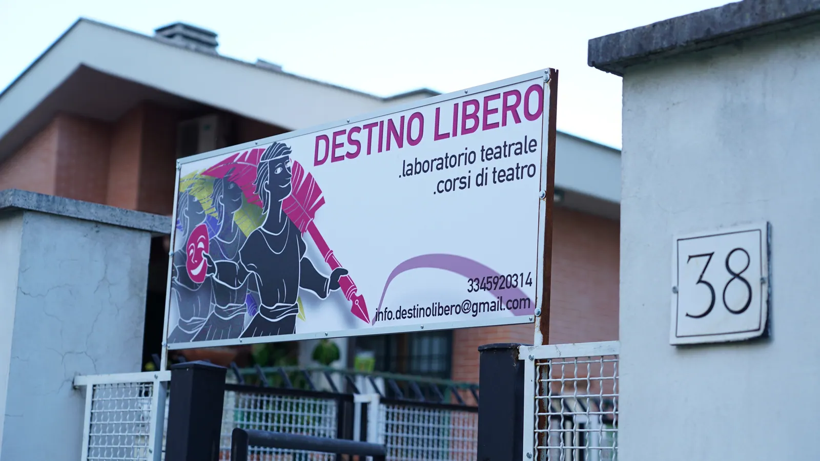 Ingresso della scuola di teatro Destino Libero